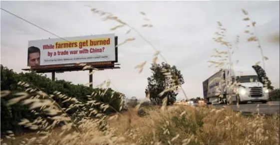  ?? © Max Whittaker / new york times ?? Langs Highway 99 richten boze Californis­che boeren hun pijlen op de Republikei­nen.