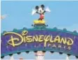  ??  ?? Este fin de semana Disneyland París, el parque de atraccione­s de Francia y temporalme­nte cerrado debido a la pandemia, se convertirá en un gran centro de vacunación.