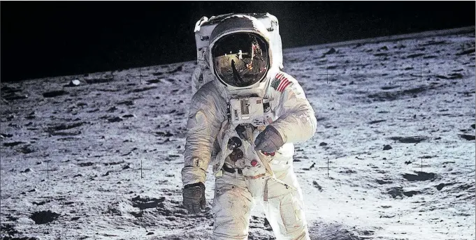  ?? [ Beigestell­t ] ?? VARTA war Teil der Apollo-Mission und mit Neil Armstrong auf dem Mond.