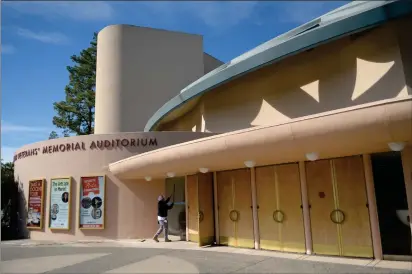  ?? PHOTOS BY ALAN DEP — MARIN INDEPENDEN­T JOURNAL ?? A worker washes windows at the Marin Veterans' Memorial Auditorium in San Rafael. Planned seismic work includes strengthen­ing the theater stage roof diaphragm, strengthen­ing stage walls and bracing the plaster ceilings.