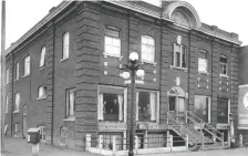  ?? SASKATOON PUBLIC LIBRARY ?? Front and partial side view, circa 1925, of Farnam Block at 11th Street East and Broadway Avenue.