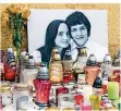  ?? FOTO: KOTIAN/TASR/DPA ?? Kerzen für den ermordeten slowakisch­en Journalist­en Jan Kuciak und seine Verlobte.