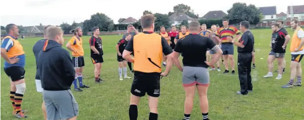  ?? Angus Matheson ?? New head coach Neil Ryan engaging with Southport players at training last week.