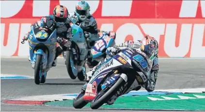  ?? FOTO: AP ?? Jorge Martín sorprendió a sus compañeros de escapada en Assen Pole, triunfo y liderato por delante de Arón Canet y Bastianini