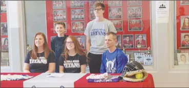  ?? David Jacobs/sdg Newspapers ?? Kendal Parsons (center), who signed her national letter of intent Thursday with Terra State, is shown with her parents, Dan and Shannon Parsons, and Kendal’s brothers, Kolton and Kaiden.