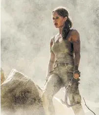  ??  ?? Bestens vorbereite­t auf die Weltrettun­g: Alicia Vikander im neuen „Lara Croft“-Abenteuer.