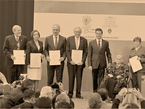  ?? Foto: amc ?? El presidente Enrique Peña Nieto entregó los reconocimi­entos a los más altos representa­ntes de las ciencias y artes en México.