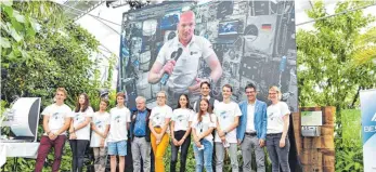  ?? FOTO: INSEL MAINAU/ PETER ALLGAIER ?? Vom Palmenhaus ins Weltall: LiveCall von der Mainau mit Alexander Gerst.