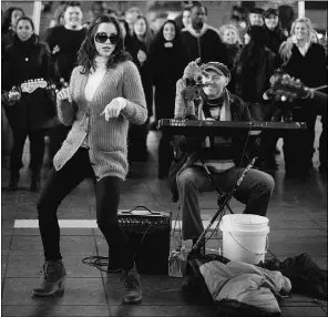  ?? Robert caplin, new york times ?? Katharine Mcphee, left, films a scene for Smash in New York’s Times Square.