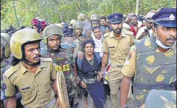  ?? REUTERS ?? Bindu Ammini, 42, (in head scarf) and Kanaka Durga, 44, the first women to enter the Sabarimala temple, being escorted by police on December 24, 2018.