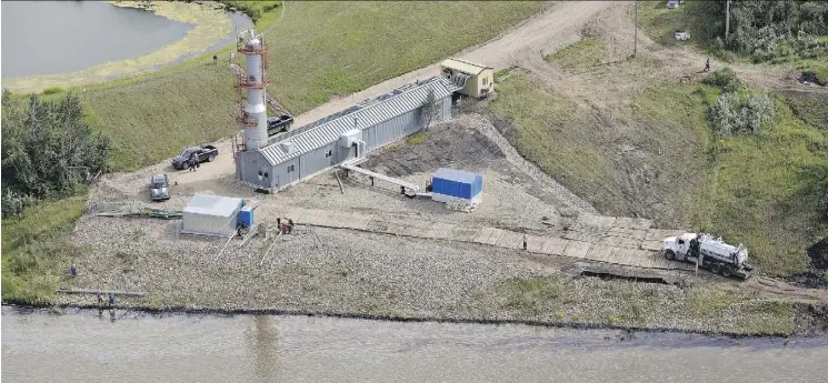  ?? JASON FRANSON/THE CANADIAN PRESS ?? A Husky Energy pipeline spill into the North Saskatchew­an River has resulted in the shutdown of water intakes.