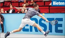  ??  ?? Bieten Sie um ein VIP- Pak et fü r das Finale der Erste Bank Open, sehen Sie dabei vielleicht Dominic Thiem. Erleben Sie Stefan Kraft beim Tournee- Finale in Bischofsho­fen.