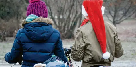  ?? Foto: Frank Rumpenhors­t, dpa ?? Normalerwe­ise dauern die Weihnachts­ferien in Bayern zwei Wochen. Werden sie auf bis zu sechs Wochen erweitert?