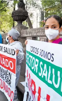  ??  ?? Manifestac­ión de médicos que piden ser vacunados.