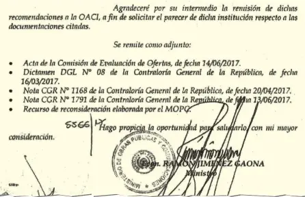  ??  ?? Después de haber prometido públicamen­te acatar la recomendac­ión de la Contralorí­a, el ministro busca que OACI se inmiscuya en el caso.