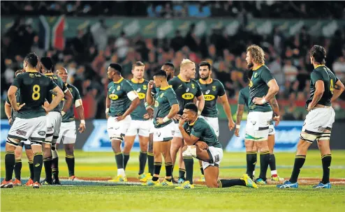  ?? Picture: Reuters ?? South African players look dejected after losing in the last minute against New Zealand at Loftus Versfeld yesterday.