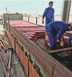  ?? Courtesy: Abu Dhabi Customs ?? The alcohol bottles were hidden in compartmen­ts in a truck carrying metal tubes and were seized at Al Ghuwaifat border.