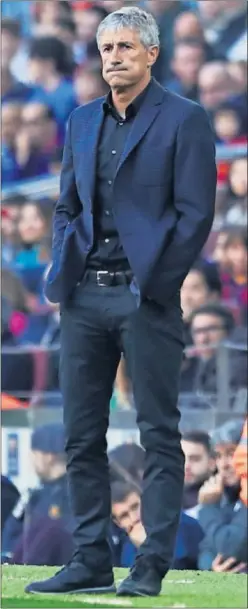  ??  ?? Quique Setién, en su zona técnica en el Camp Nou.