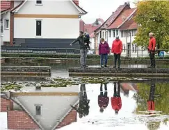  ?? ?? In Breitenwor­bis soll Dank der bewilligte­n Fördermitt­el die Lange Straße samt der dortigen Teichanlag­e saniert werden.