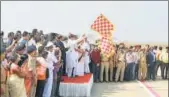 ?? HT ?? Civil aviation minister Suresh Prabhu and Kerala CM Pinarayi Vijayan flag off the maiden flight from the Kannur airport.