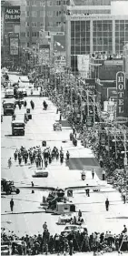 ??  ?? The Klondike Days parade attracts a throng as it makes its way along Jasper Avenue in July 1970.