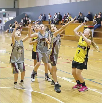  ?? ?? From left: Devils player Summer Veale, Gladiators player Macey MacDonald, Devils players Elise Pritchard and Olivia Barclay watch Gladiators player Jazmin Rhodes attempt at a field goal.