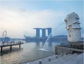  ??  ?? Escultura de Merlion, la imagen oficial de Singapur.