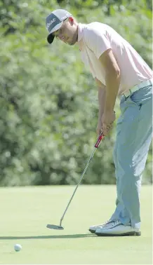  ?? BRUCE EDWARDS/ EDMONTON JOURNAL ?? Brett Hogan won with 7 under at the Alberta Amateur Golf tournament, the biggest provincial tournament of the golf season at the Edmonton Petroleum Golf Club Thursday.