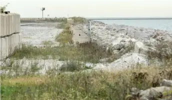  ?? PAT NABONG/SUN-TIMES ?? Behind the breakwater, a portion of the confined disposal facility operated by the U.S. Army Corps of Engineers is visible from the lakefront near East Foreman Drive in the East Side neighborho­od.