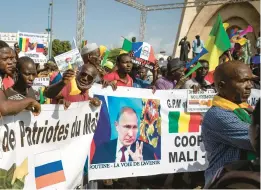  ?? AP 2020 ?? People in Mali demonstrat­e against France and in support of Russia. A banner in French reads, “Putin, the way of the future.” The shadowy Russia-based Wagner Group is accused of stepping up violent attacks on the West African country’s citizens.