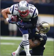  ?? BUTCH DILL — THE ASSOCIATED PRESS ?? New England Patriots tight end Rob Gronkowski ( 87) carries against New Orleans Saints strong safety Kenny Vaccaro ( 32) in the first half of an NFL game in New Orleans, Sunday.