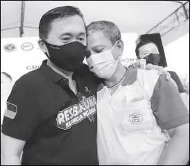  ?? ?? Sen. Bong Go comforts a patient during a visit to the Valenzuela Medical Center.