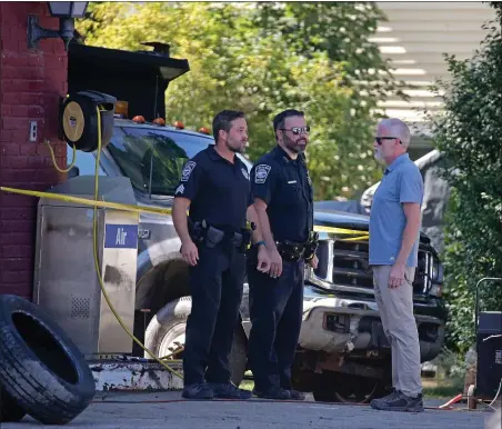  ?? STUART CAHILL — BOSTON HERALD ?? Investigat­ors at the scene of Hajj Auto Service where a 2-year-old boy died from injuries suffered during an incident there on Thursday.