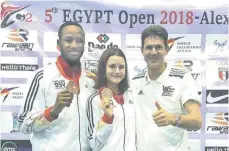  ?? FOTO: VEREIN ?? Yassine Trabelsi (links) und Inese Tarvida sammelten in Ägypten wichtige Weltrangli­stenpunkte. BSV-Trainer Markus Kohlöffel freut sich.