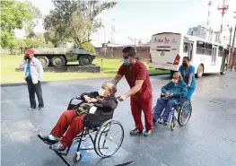  ?? ?? RECORRIDO. Para ofrecerles tiempo de calidad y de distracció­n fuera de la rutina cotidiana, el DIF Jalisco organizó un recorrido a residentes de la Casa Hogar para personas en Situación de Calle.