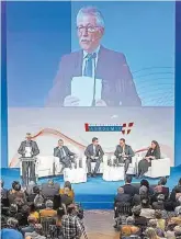  ??  ?? Ein Auftritt bei einer FPÖ-Veranstalt­ung im vergangene­n Jahr wurde nun dem früheren SPD-Finanzsena­tor und Provokateu­r Thilo Sarrazin (74) zum Verhängnis. Die deutschen Sozialdemo­kraten schlossen den umstritten­en Buchautor, der eine „feindliche Übernahme“durch den Islam ortet, aus der Partei aus.