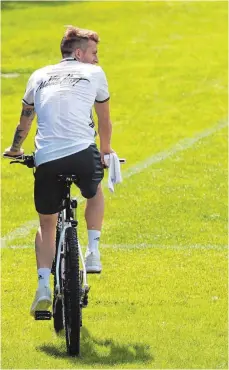  ?? FOTO: DPA ?? Radfahren allein ist nicht genug: Marco Reus, hier beim Reha-Training in Ascona, verpasst erneut ein großes Turnier.