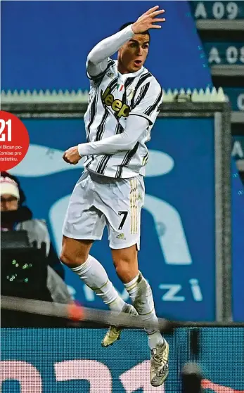  ?? Foto: Profimedia.cz ?? Juventus ve středu večer podeváté získal italský Superpohár, Ronaldo přispěl k výhře 2:0 nad Neapolí jedním gólem. Ovšem rekordním, podle některých statistik 760. brankou překonal Bicana.