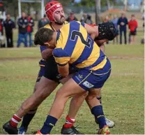  ?? Photo: GLEN McCULLOUGH ?? NO WAY THROUGH: Toowoomba Rangers’ forward Stu Bougoure is wrapped up by Dalby defenders Dan Merker (left) and Julian Freby in last Saturday’s Risdon Cup preliminar­y final at John Ritter Oval.