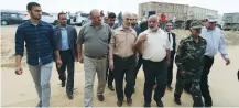  ?? (Ibraheem Abu Mustafa/Reuters) ?? HAMAS LEADER Yahya Sinwar (to left of man gesturing) visits the border with Egypt, in Rafah, last Thursday.