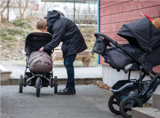  ?? FOTO: GORM KALLESTAD / NTB ?? Hverdagen er blitt mye dyrere for en tobarnsfam­ilie med boliglån og fossilbil, ifølge Statens institutt for forbruksfo­rskning (Sifo).