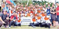  ??  ?? Kelab Malaysiaku members among the participan­ts of the parade.