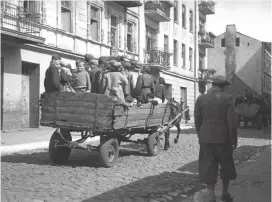  ?? (Courtesy Museum of Fine Arts, Boston) ?? CHILDREN ARE transporte­d from the Lodz Ghetto to the Nazi concentrat­ion camp of Chelmno in 1942, in one of the photos on display as part of the ‘Memory Unearthed’ exhibit.