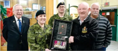  ??  ?? The presentati­on picture includes Lto R: LCol Harvey Ross, former CO, Major Gillian Dulle, current CO of the Sask Dragoons, Major Chris Hunter-former CO, Major Brad Hrycyna-Former CO and making the presentati­on on behalf of the Sask Dragoon” senate,...