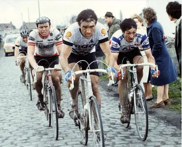  ??  ?? Duclos- Lassalle goes head-to-head with Kuiper (l) and Moser (r) in 1983