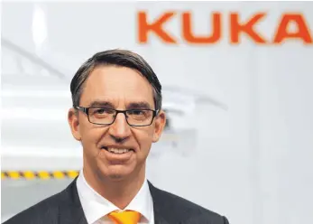  ?? FOTO: DPA ?? Kuka-Chef Till Reuter: Vor zwei Jahren hatte er für das Übernahmea­ngebot des chinesisch­en Elektrokon­zerns Midea geworben. Jetzt ist seine Zeit offenbar abgelaufen. Aus Unternehme­nskreisen hieß es, die Chinesen wollten die Kontrolle auch auf das operative Geschäft von Kuka ausweiten.