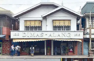  ??  ?? After the bakery was destroyed in the war, Teresa’s daughter, Felisa Santos and husband, Lucio Lozada (Manolo’s parents) had to rebuild it. It has since stood there, a quiet fixture dedicated to serving the local neighborho­od its daily ration of breads.