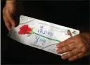  ?? ARIC CRABB — STAFF PHOTOGRAPH­ER ?? A decorated envelope from Kenyon Graham is held by his mother in Oakland.