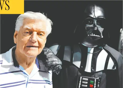  ?? THIERY ZOCCOLAN / AFP via Gett y Imag es ?? David Prowse, the British actor and profession­al weightlift­er behind the menacing black mask of Star Wars villain
Darth Vader, is pictured in 2013. He died Saturday in a London hospital at age 85.