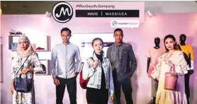  ?? NOVIAN DEDE PRAKOSO/JAWA POS ?? UP TO DATE: Para model memperagak­an koleksi dari private brand Mataharima­ll.com Mavis dan Massilca saat pengenalan brand tersebut di Hotel Sheraton, Surabaya, Jumat (4/5).